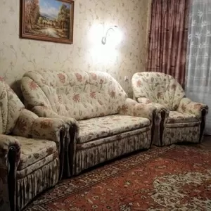 Продаётся мягкий уголок (диван + 2 кресла)